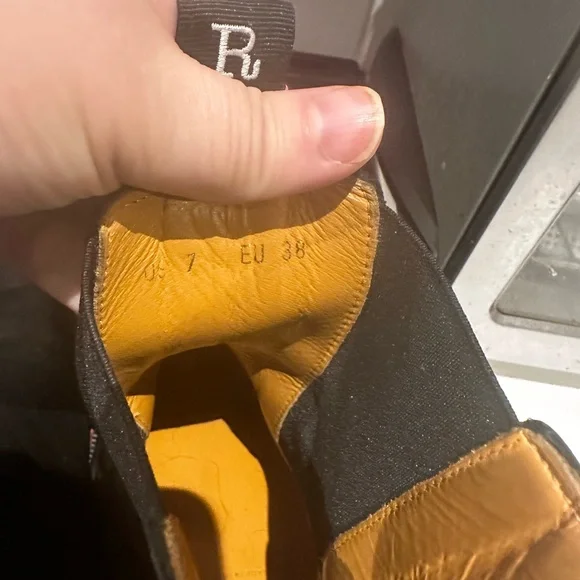 R13
Single Stack Chelsea - Picture 5 of 6